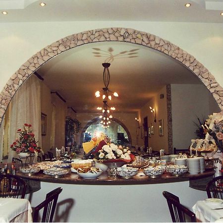Hotel Pensione Ornella เชเซนาติโก ภายนอก รูปภาพ