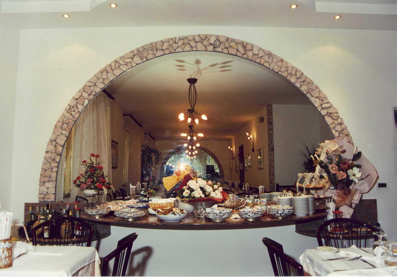 Hotel Pensione Ornella เชเซนาติโก ภายนอก รูปภาพ