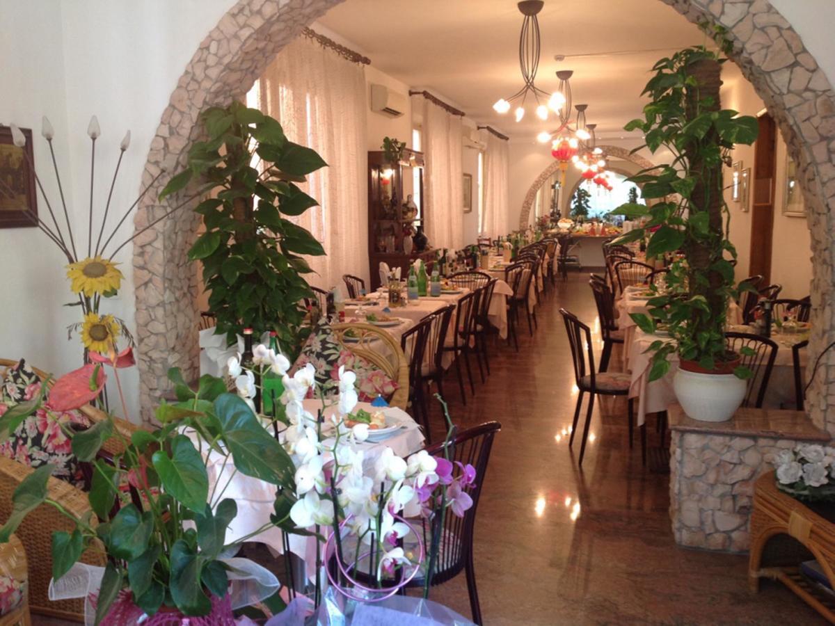 Hotel Pensione Ornella เชเซนาติโก ภายนอก รูปภาพ