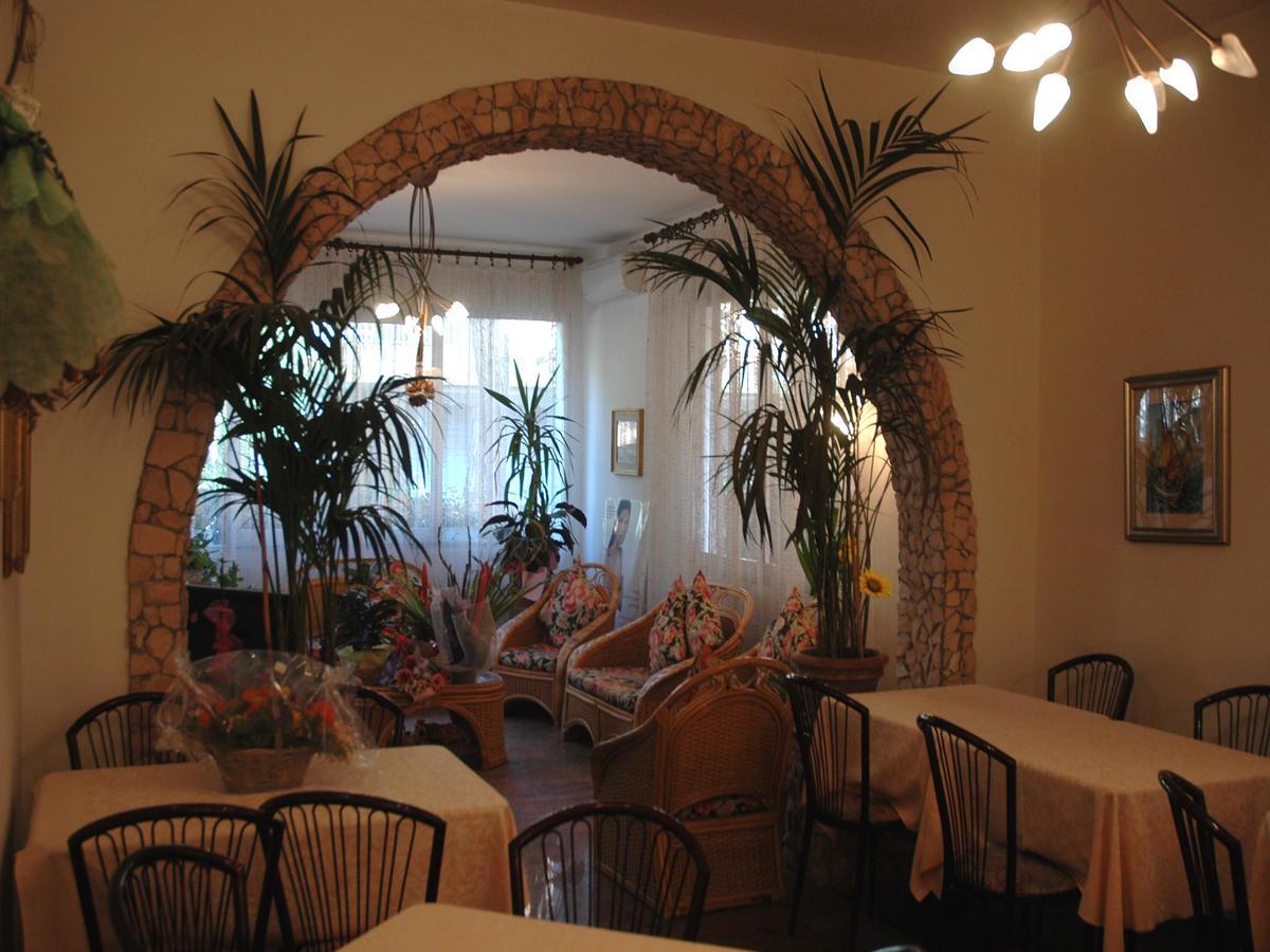 Hotel Pensione Ornella เชเซนาติโก ภายนอก รูปภาพ