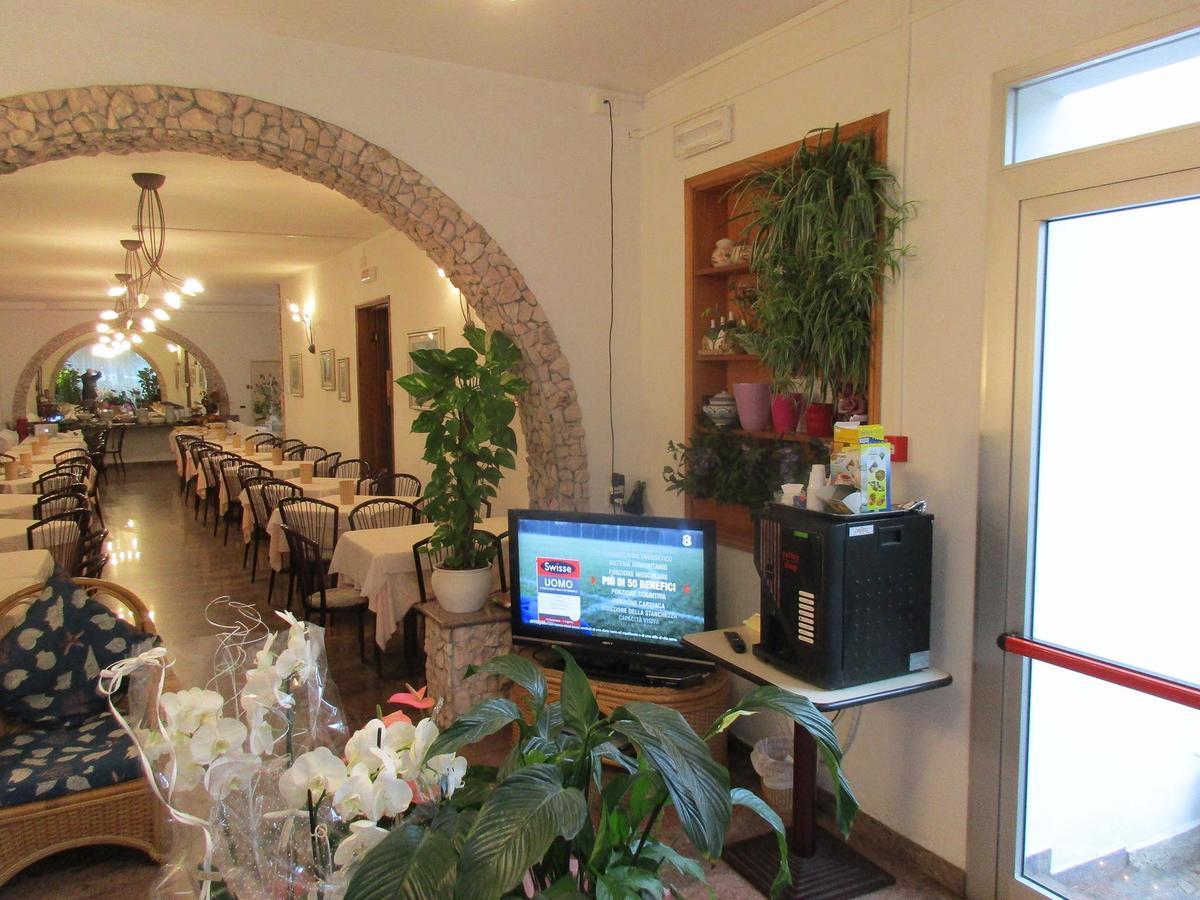 Hotel Pensione Ornella เชเซนาติโก ภายนอก รูปภาพ
