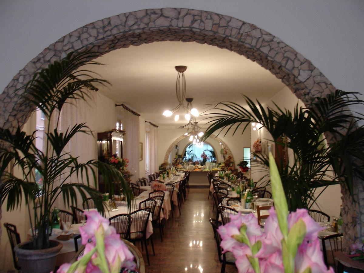 Hotel Pensione Ornella เชเซนาติโก ภายนอก รูปภาพ