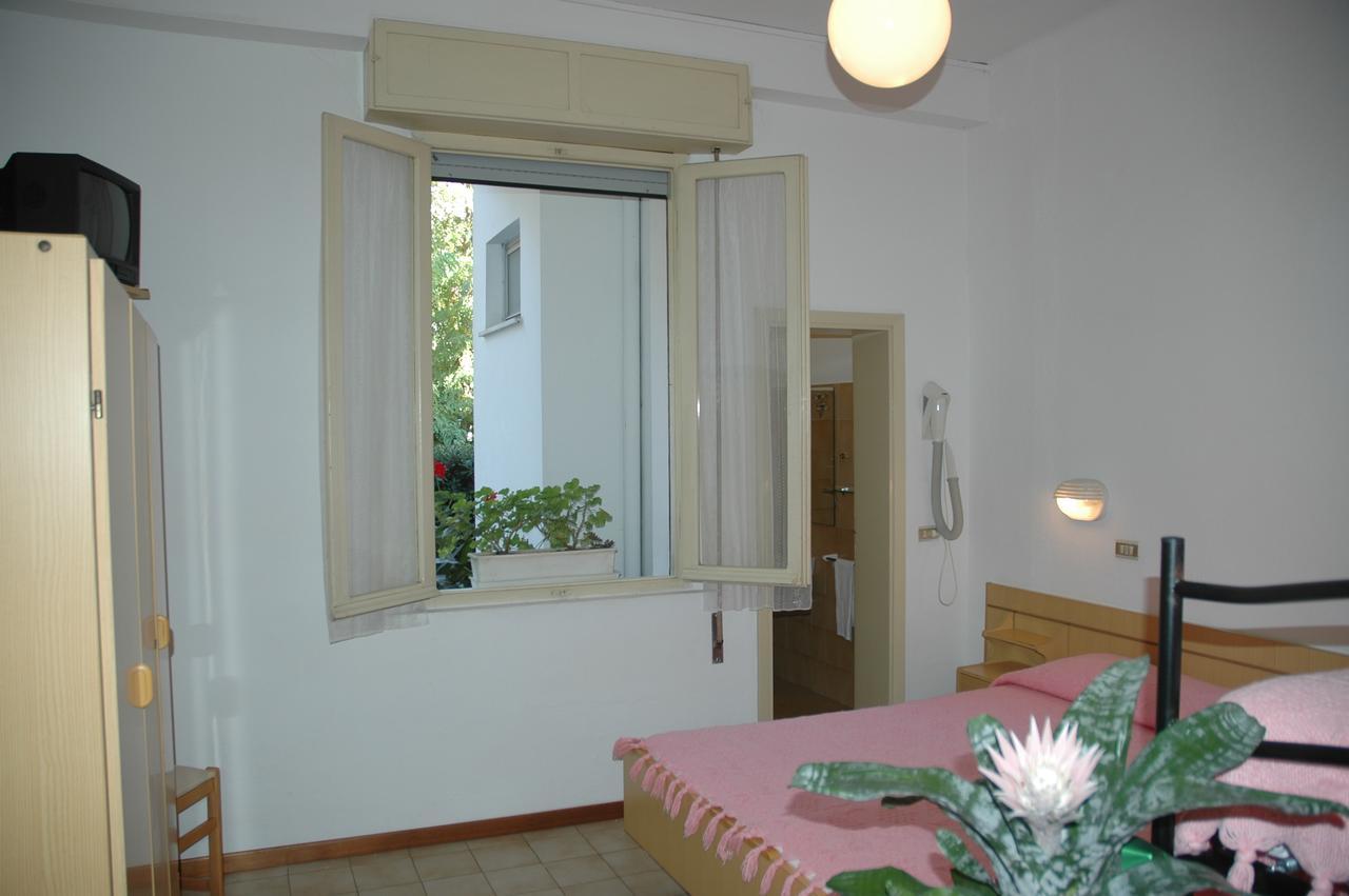 Hotel Pensione Ornella เชเซนาติโก ภายนอก รูปภาพ
