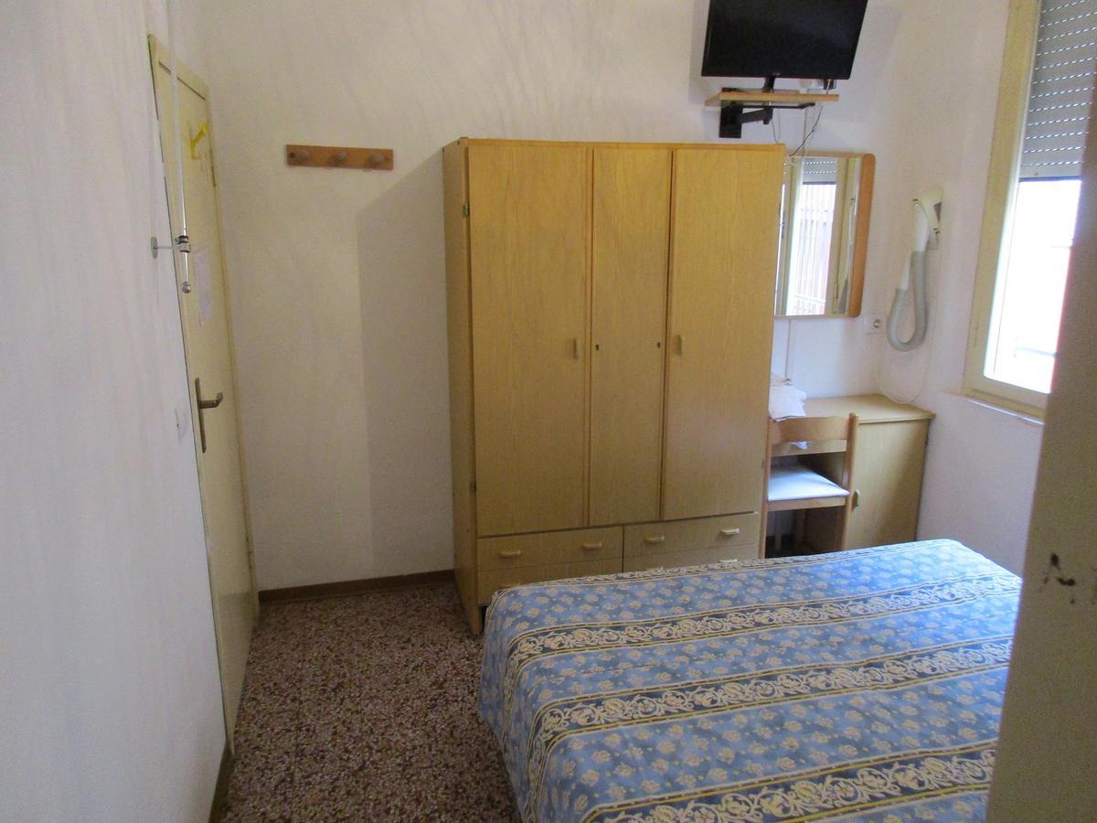 Hotel Pensione Ornella เชเซนาติโก ภายนอก รูปภาพ